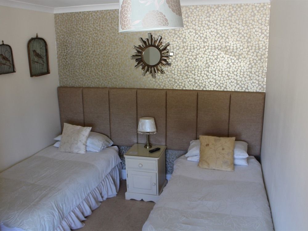 Laurels Guesthouse Вітні Екстер'єр фото