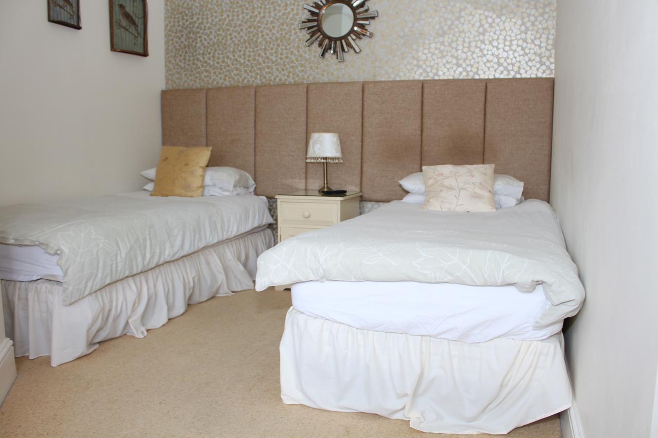 Laurels Guesthouse Вітні Екстер'єр фото