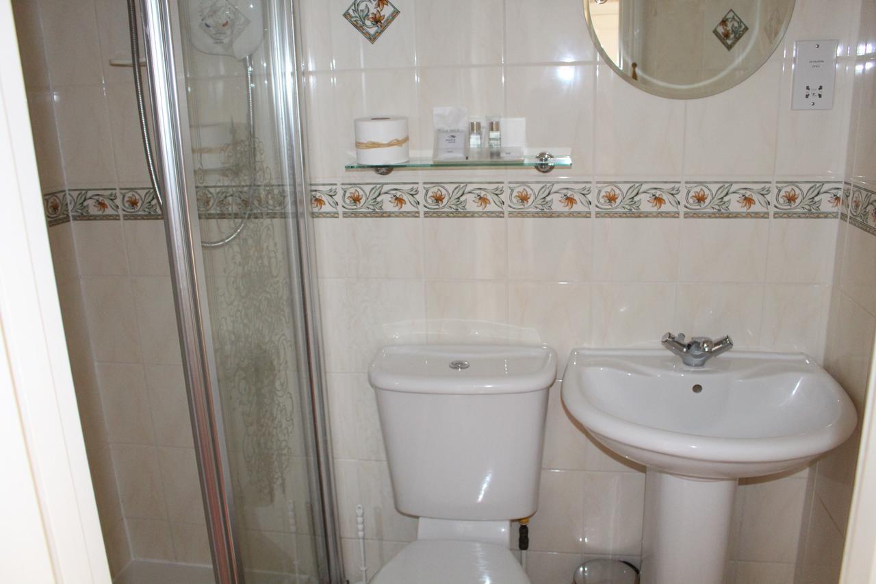 Laurels Guesthouse Вітні Екстер'єр фото