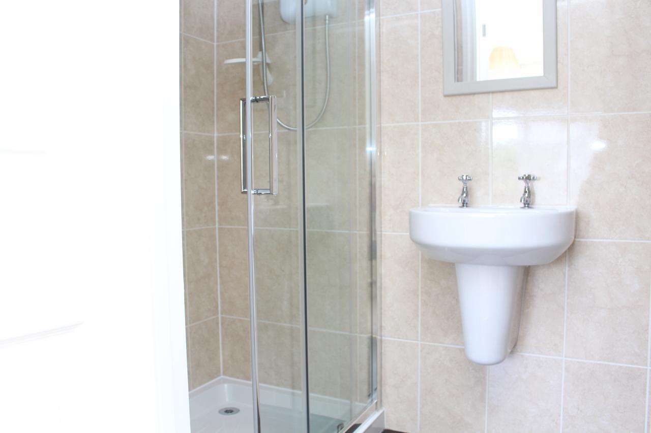 Laurels Guesthouse Вітні Екстер'єр фото